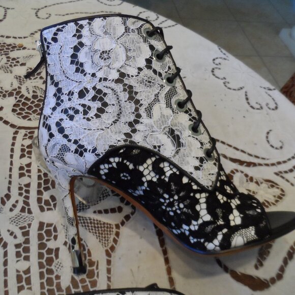 New Givenchy Black Leather w/White Lace Overlay Lace Up Heeled AnkleBoots Size 8 - Picture 7 of 16